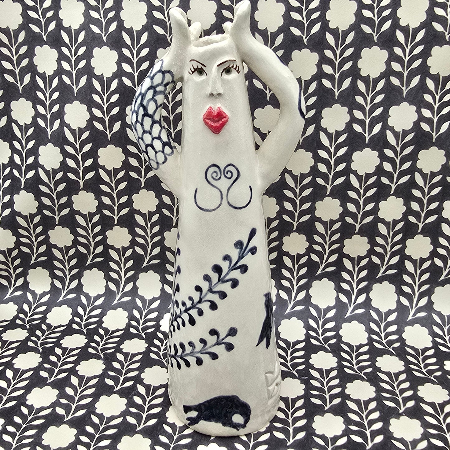 Folk lady Black & White